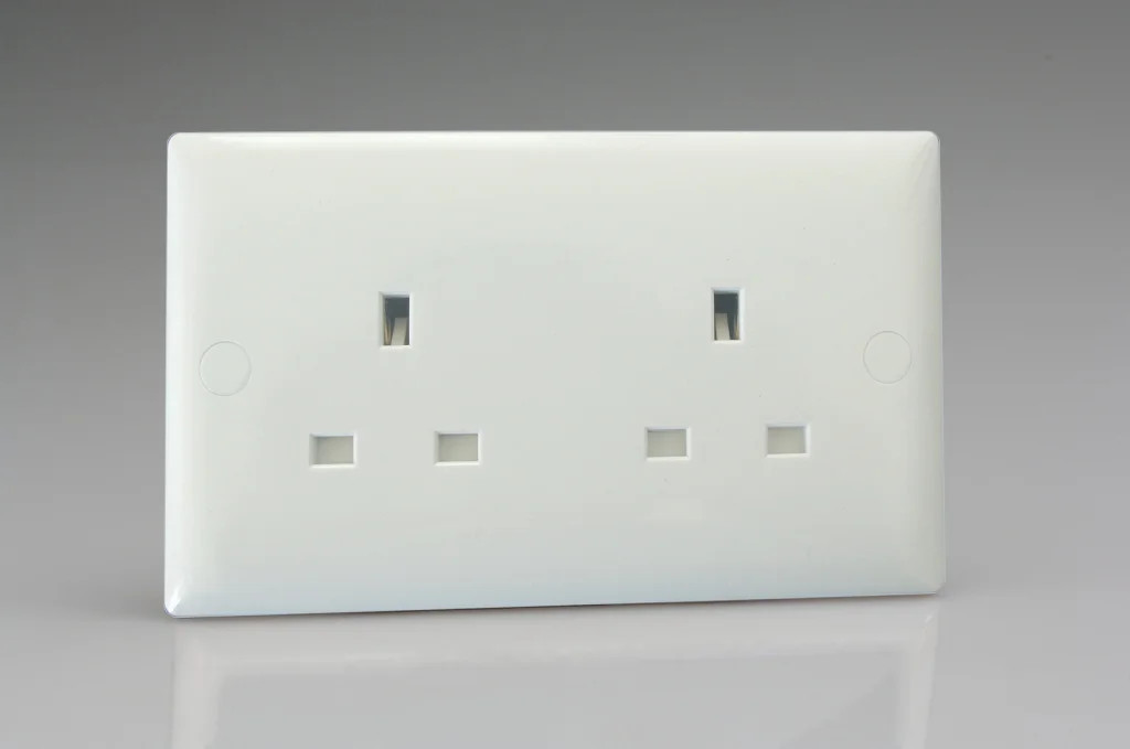 13A Socket White 2-Gang Value Polar Varilight XO5UW