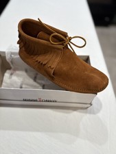 Minnetonka Classic Fringe Moccasin Ankle Boots Brown Suede Lace size 11