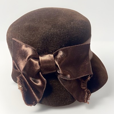 Vintage Brown Velour Cloche Hat w/ Satin Bow – 1950s Style  display picture 3