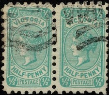 VICTORIA - 1905 QV &frac12;d Green Pair Perf 11 - WMK Crown over A Sideways.