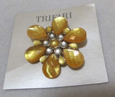 Vtg TRIFARI Yellow Faceted & Clear Acrylic FLOWER Brooch NEW w Fixable Flaw