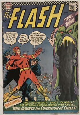 The Flash #162 (DC Comics June 1966) WHO HAUNTS THE CORRIDOR OF CHILLS? LG