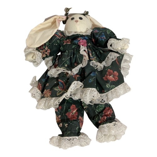 Conejo de tela niña vestida con pantalones y túnica con estante de encaje niña 14" de alto - Imagen 3 de 7