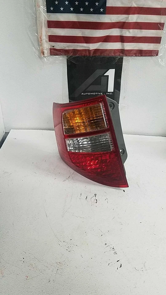 02-04 ISUZU AXIOMA TRASERO IZQUIERDO LADO CONDUCTOR FRENO LUZ TRASERA MONTAJE LÁMPARA LH OEM Foto 2 de 4