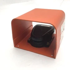 Linemaster 4C-30F2-S Pneumatic Foot Valve, 30CFM at 100psi, W/ 522-B14 Guard