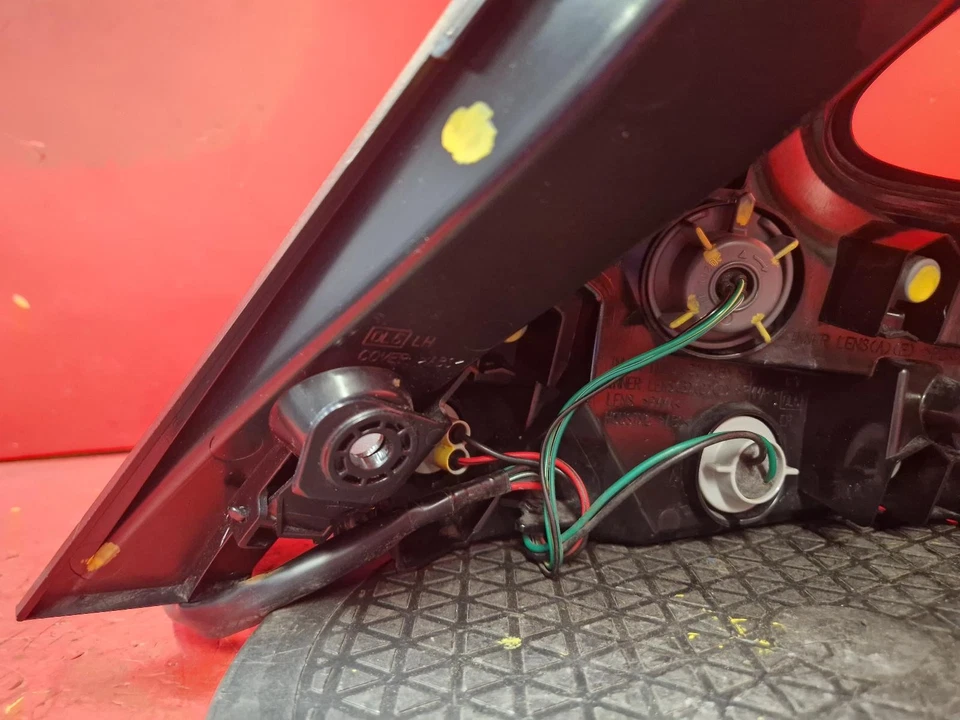 NISSAN LEAF TAIL LIGHT PASSENGER SIDE NEARSIDE LH 2018 - Image 3 of 4