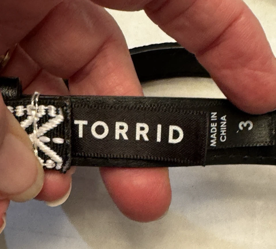 Women's Torrid Black and White Skinny Belt Size 3 Aztec Southwestern Cowgirl - Image 2 of 4