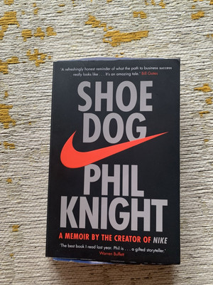 Shoe Dog: A Memoir by the Creator of NIKE by Phil Knight (2018, Paperback)