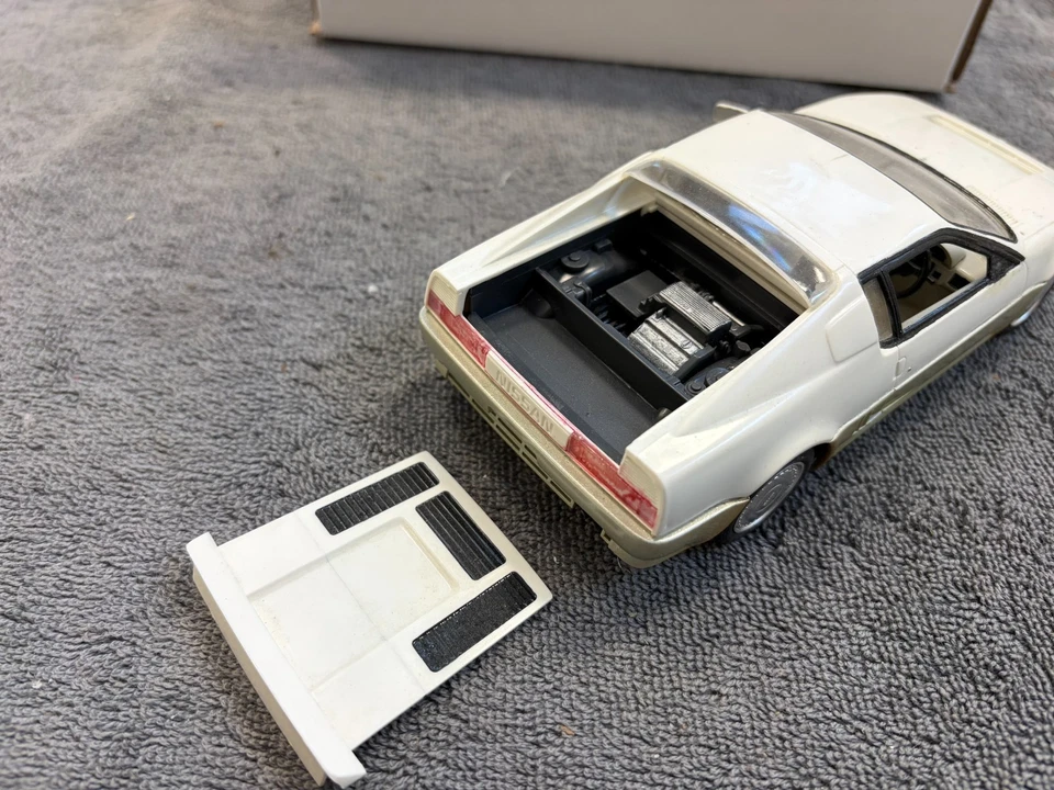 Fujimi Nissan Mid 4 concept car, nice build 1/24 scale missing pass mirror - Image 4 of 4