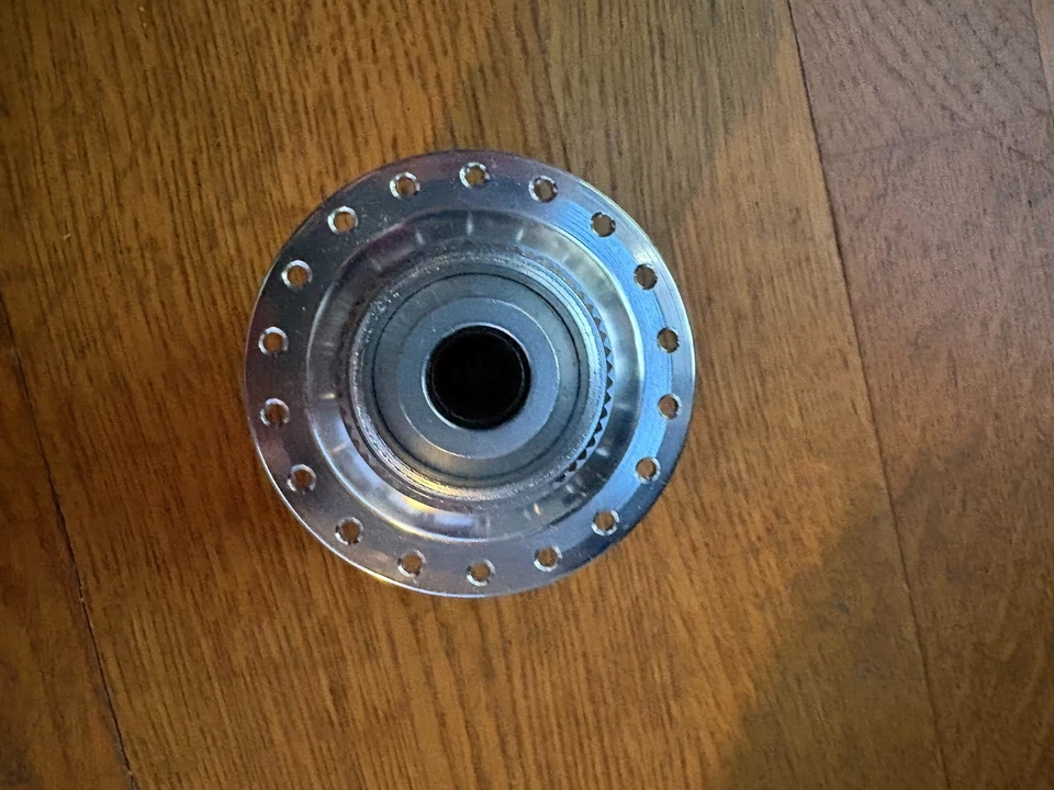 Obturador Precisión PL-8X-M- 12mm x 100mm Eje Pasante - Cerradura Central, 24/28/36h Plateado Foto 2 de 3