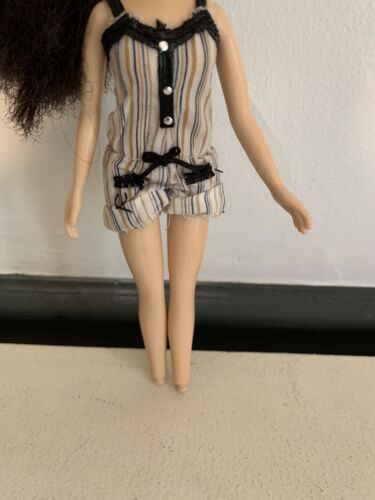 Bratz 10th Anniversary Tyla Doll Black Hair Outfit 2010 Articulated MGA - Picture 2 of 5