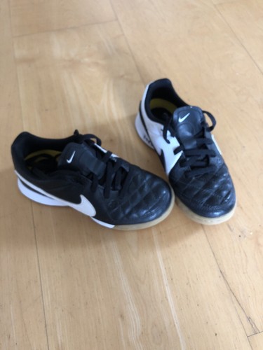 Nike Schuhe Fussball Hallenschuhe Tiempo Genio schwarz weiß 28 Turnschuh Junge Nike Schuhe Fussball Hallenschuhe Tiempo Genio schwarz weiß 28 Turnschuh Junge
