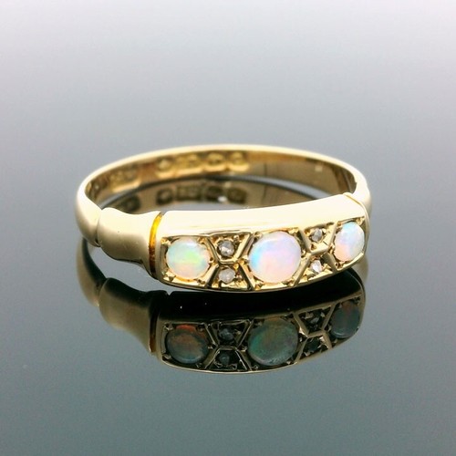 Antiguo anillo de diamantes y ópalo de oro de 18 quilates con fecha de 1902 - Imagen 2 de 5