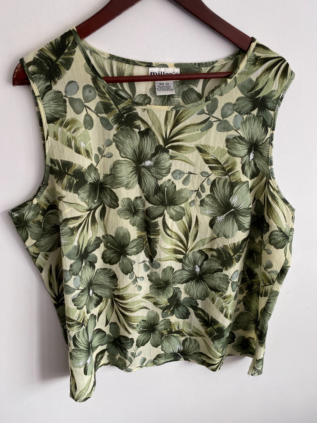Millers Plus Size 22 Green Floral Tank Top Round Neck Sleeveless Flowy Comfy