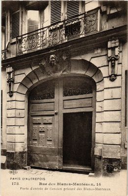 Old postcard Paris 4th Rue des Blancs-Manteaux. Entrance Door (463953)