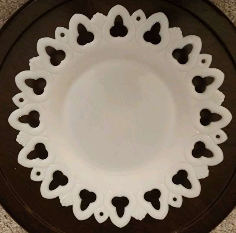 Vintage Kemple White Milk Glass 1960s Shell/Club Luncheon Dessert Plate 8.5"