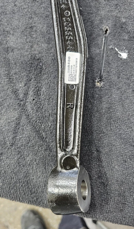 Nuevo OEM 20888438 dirección delantera enlace de control inferior derecho 2014-2018 Cadillac CTS Foto 3 de 4