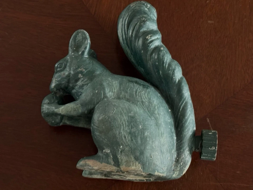 Escultura de colección ardilla de bronce pintada con tuerca increíble estado Foto 4 de 4