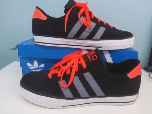 Scarpe da ginnastica Adidas uomo neo scamosciate taglia UK 10 ottime condizioni indossate una volta