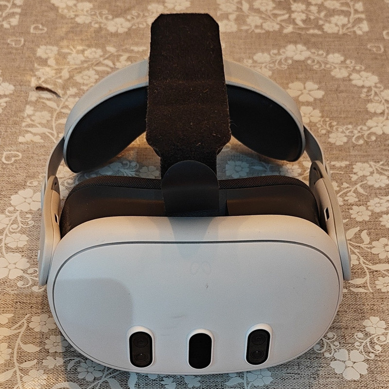 Meta Quest 3 Standalone VR Headset with 2 Controllers & Box, White/Black