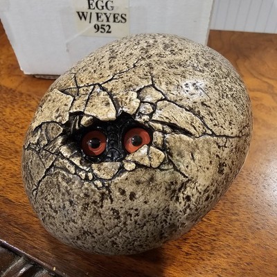  Windstone Editions ''Egg with Eyes'' sculpture - Melody Pena