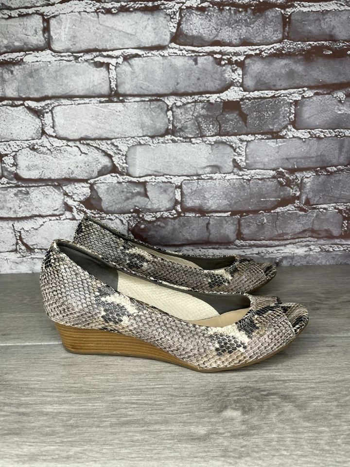 Cole Haan Air Ivory Faux Snake Reptile Peep Toe Wedges Women Sz 8.5B US/39EU - Image 4 of 4