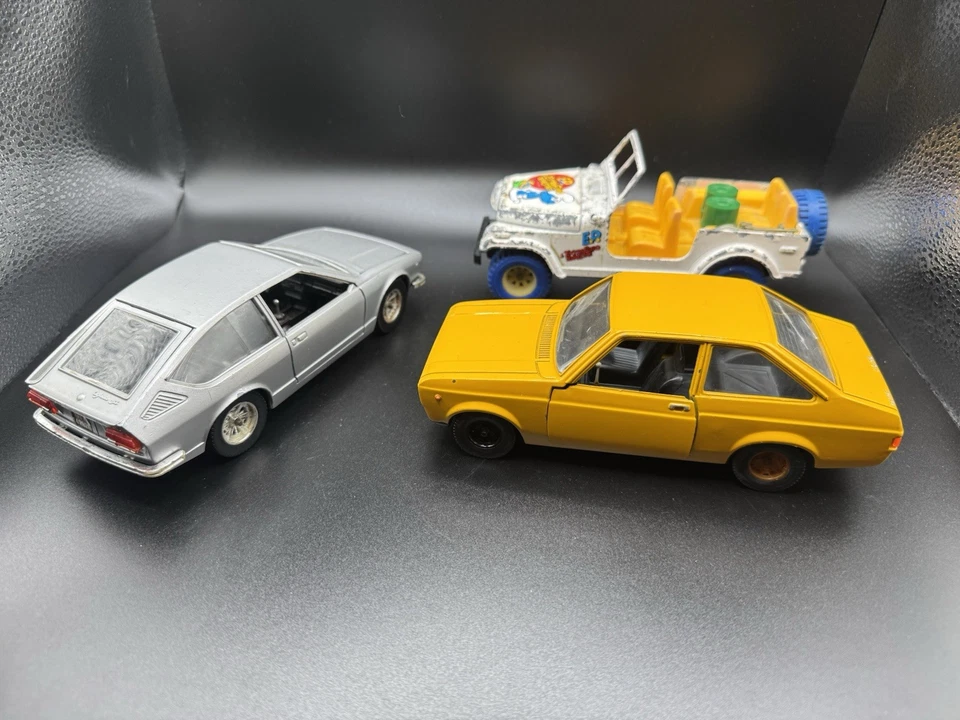 Lotto Bburago 1/24 Ford Escort 11  , Alfetta gt e jeep puffi  recupero o ricambi - Immagine 2 di 4