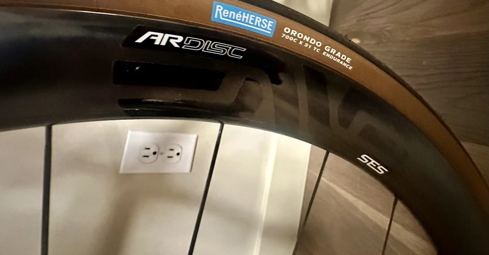 Bicicleta de carretera Alchemy Cycles Helios disco de carbono -56,5 TT. Rojo SRAM. Enve, Chris King Foto 4 de 4