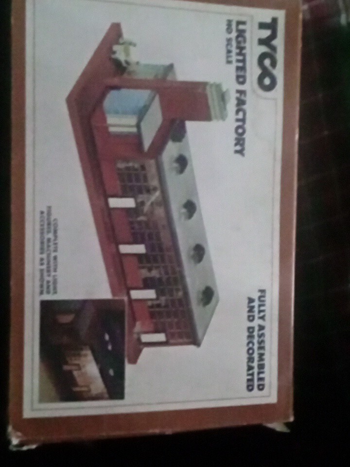 HO SCALE 1:87 TYCO No. 940:700 LIGHTED FACTORY FULLY ASSEMBLED LAYOUT MODEL NEW