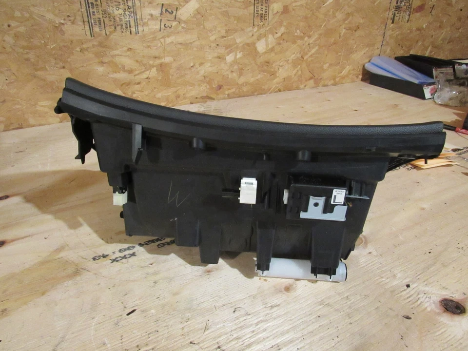Infiniti G37 2008-2013 sedán guantera compartimento caja Foto 2 de 4