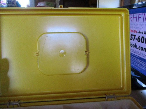 Caja de costura de plástico Wil-hold amarillo Wilson vintage, carrito, caja de patrón con bandeja - Imagen 10 de 13