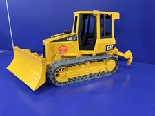 Bruder CATERPILLAR Track-Drive Bulldozer ©️2005