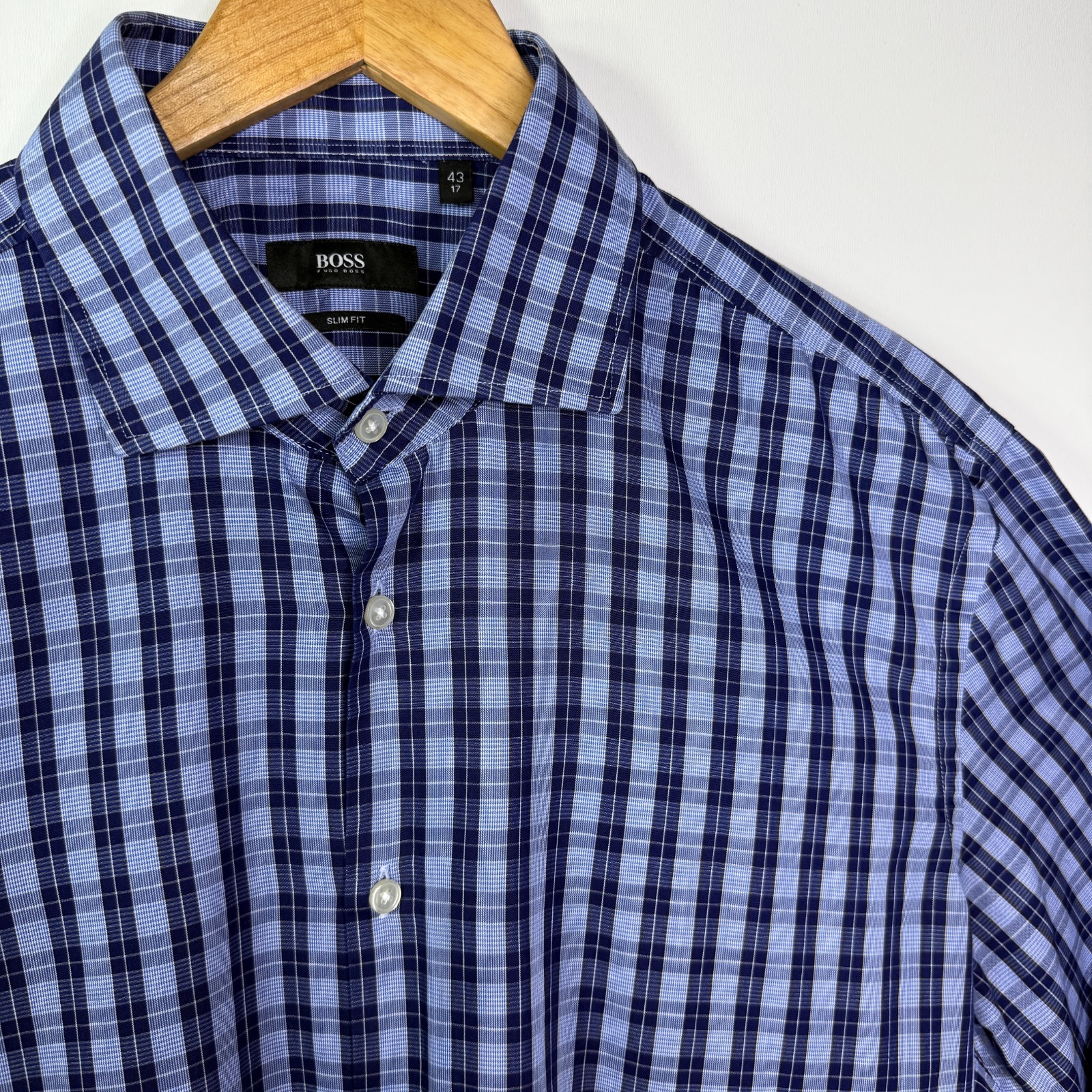 Boss Hugo Boss Dress Shirt ​| Slim Fit | Finest Italian Fabric | Size 43/17 (XL) thumbnail 3