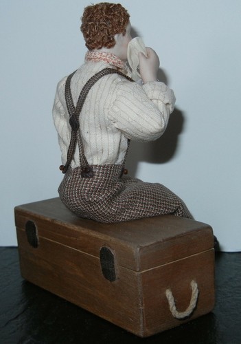 Figura de carpintero/comerciante miniatura hecha por artista de 6" más 15 herramientas + caja de herramientas - Imagen 3 de 24