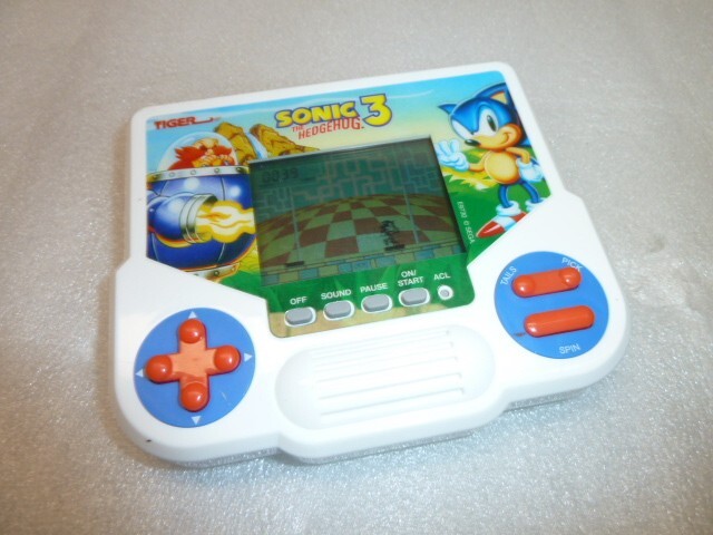 SONIC THE HEDGEHOG 3 HANDHELD LCD GAME - TIGER ELECTRONICS