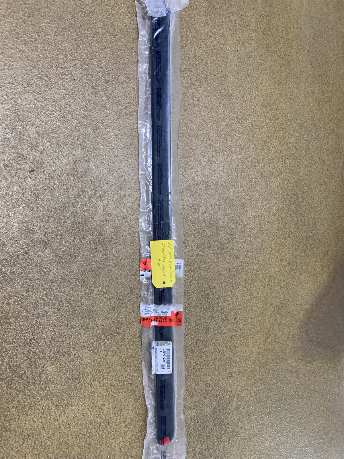22777228 Front Door-Side Molding Left. 2009-17 Acadia, Traverse 