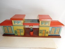 ++ G1968 Spur 0 Beckh Nürnberg Bahnhof 2 Uhren Blech ca. 37,5x10,5 H 12,5cm