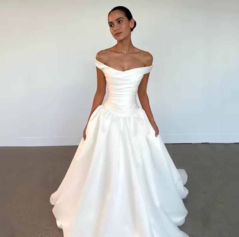 Elegante vestido de novia de princesa con hombros descubiertos blancos línea A Foto 3 de 4