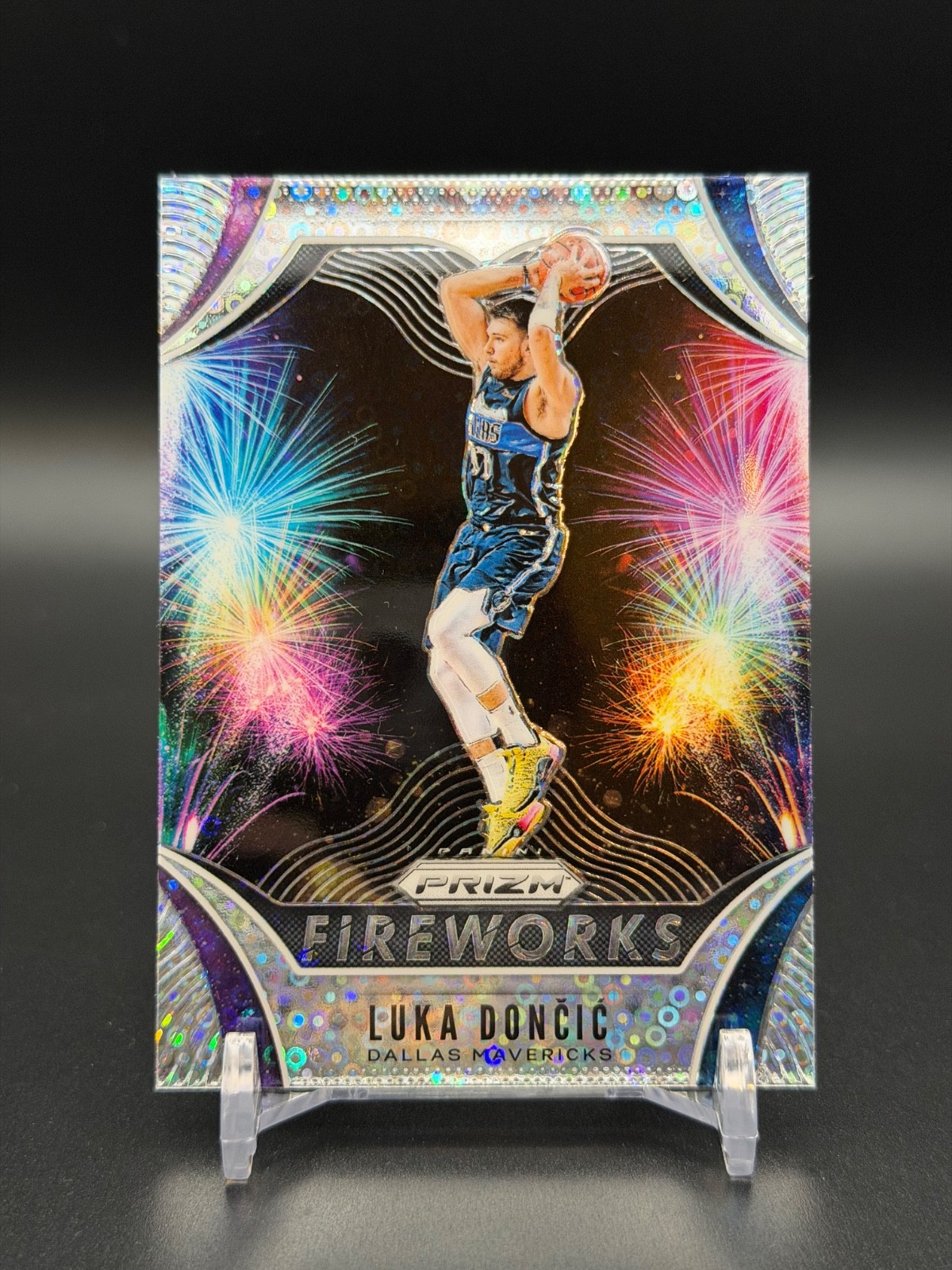 2019-20 Panini Prizm Luka Doncic Fireworks Insert Fast Break SP Mavericks
