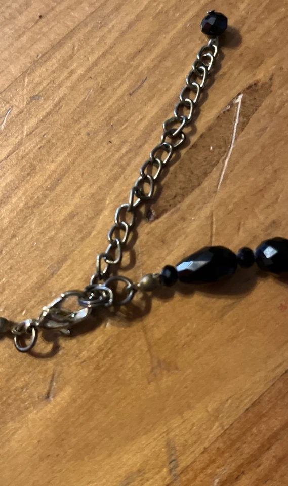 Винтажное ожерелье из черного бисера с искусственным жемчугом и черными кисточками - Изображение 4 из 4