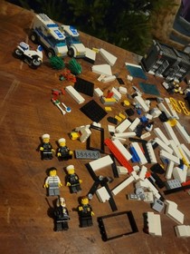 LEGO City: Police Headquarters (7744) INCOMPLETE - BOX IS INCLUDED No Manual