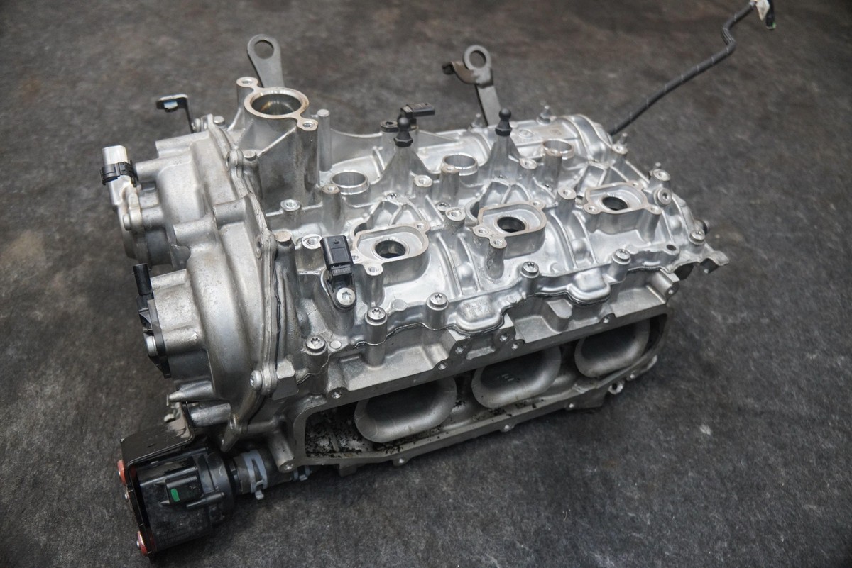 Right Engine Cylinder Head 2.9L Assembly PAC103062A Porsche Macan