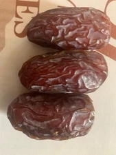 2X 11 LB California Fresh Medjool Dates - - Good  Quality.  Grown Naturally.