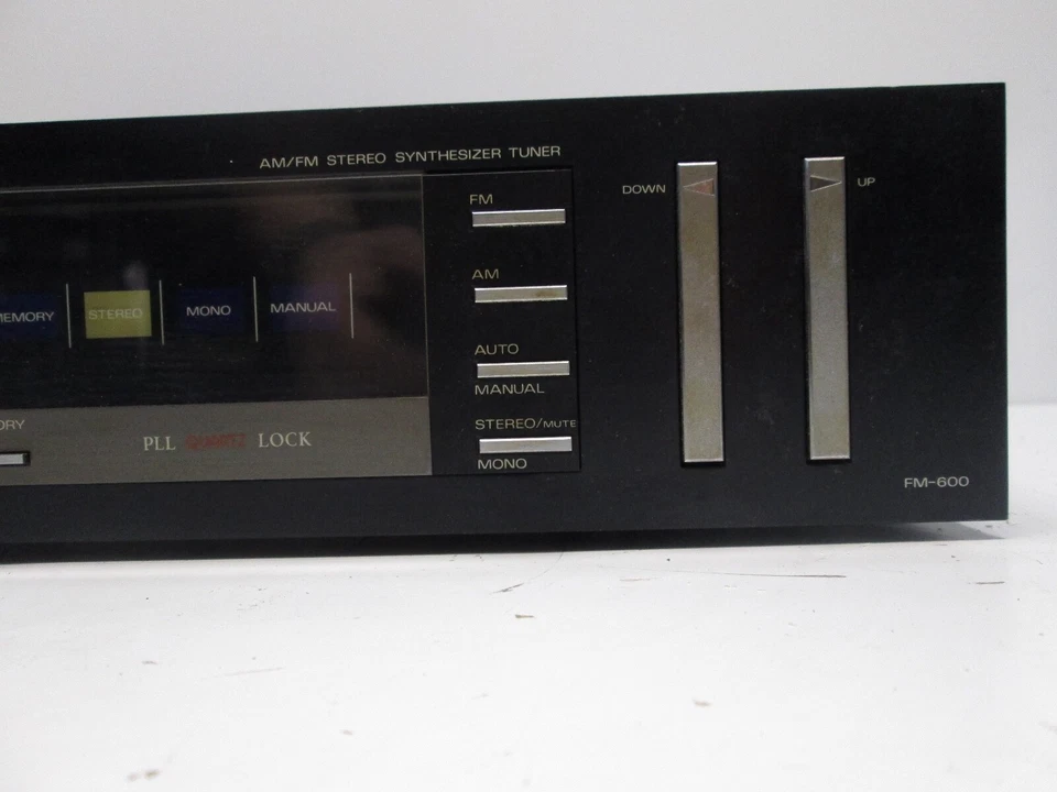 Sintonizador estéreo sintetizado Fisher FM-600 AM/FM - solo piezas como está Foto 3 de 4