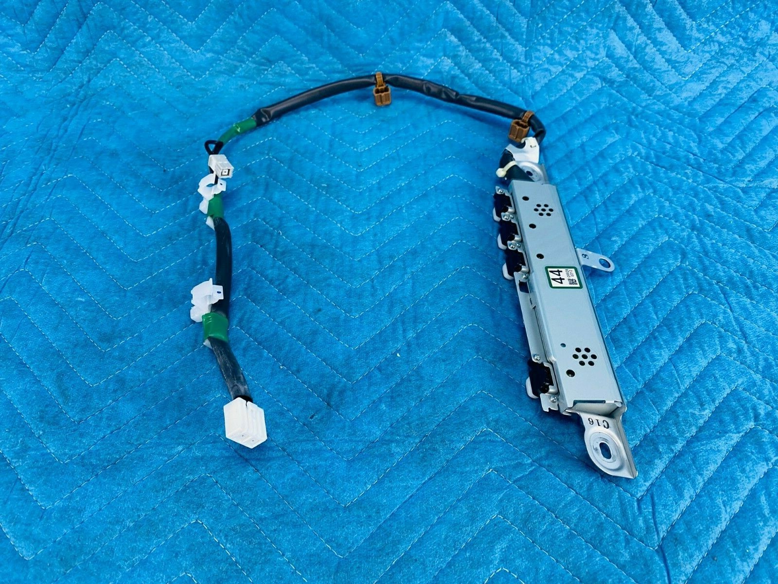 lexus-ls460-ls600hl-rear-back-glass-antenna-television-amplifier-2010