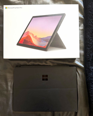 Microsoft Surface Pro 256GB 9.5'' Wi Fi Black Tablet/Laptop w/ Keyboard