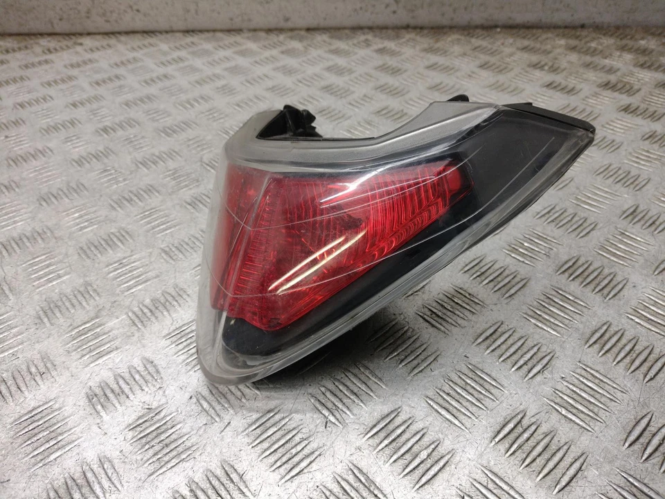 Luz trasera Honda CBR125R CBR 125 RW-6 2007 Foto 3 de 4
