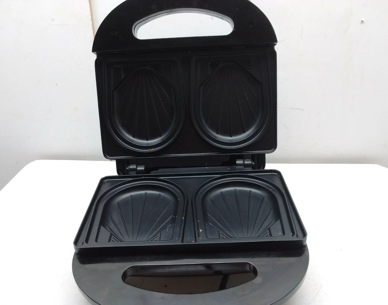 VillaWare Monsieur Sandwich Maker Electric Sea Shell Panini Press Grill & Seal