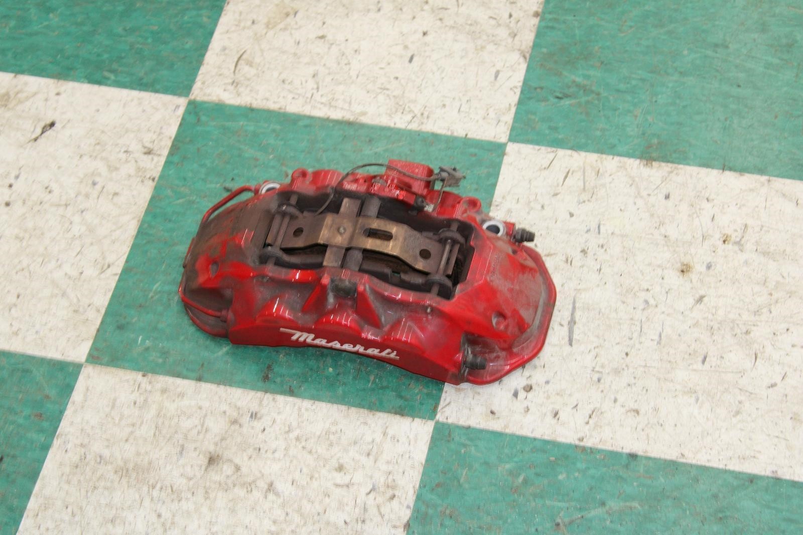 Maserati Ghibli 2014-2017 Front Left Brake caliper Red