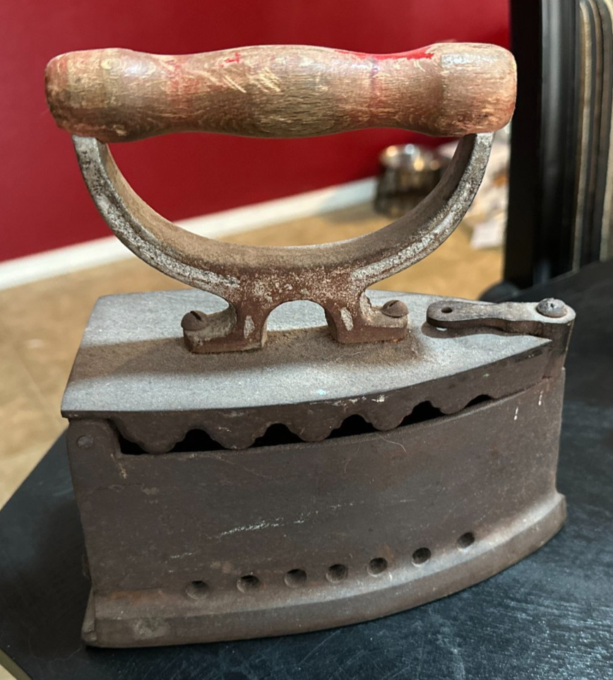 IRON antique 19th century cast iron coal charcoal clothes vintage